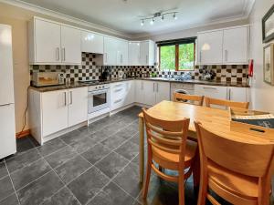 Η κουζίνα ή μικρή κουζίνα στο Foxglove Cottage 1 - Uk50019