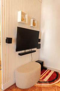 Μια τηλεόραση ή/και κέντρο ψυχαγωγίας στο CityRoss-Apt T3-2 chambres -4 pers-Ste Clotilde