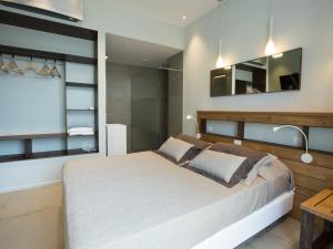 a bedroom with a large bed and a mirror at Roca Du Ma Pasu in Monterosso al Mare