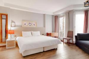Postel nebo postele na pokoji v ubytování Yankı Hotel + 27 fotografií