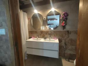 Ένα μπάνιο στο Loft mansardato con terrazza