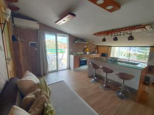 Η κουζίνα ή μικρή κουζίνα στο Loft mansardato con terrazza