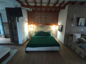 Ένα ή περισσότερα κρεβάτια σε δωμάτιο στο Loft mansardato con terrazza