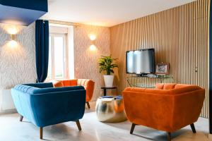 TV a/nebo společenská místnost v ubytování La glycine hotel, spa et bien-être