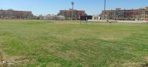 ein großes Grasfeld mit Gebäuden im Hintergrund in der Unterkunft VIP Apartments & Aquapark, Free WIFI in Shram El Sheikh in Sharm El Sheikh
