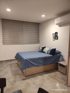 En eller flere senge i et værelse på Beautiful Salguero apartment, type Lofs + 16 billeder