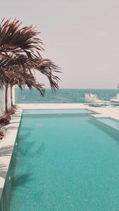 Bazén v ubytování SERENITY VILLA ALDANA Villas ALFUJERAH-SHARM nebo v jeho okolí