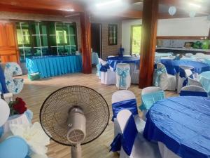 Restaurace v ubytování Casa de Madera The Wooden House Staycation Transient and Private Resort