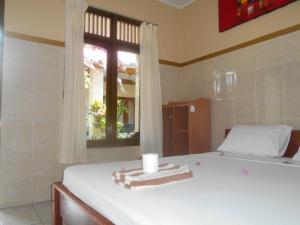 En eller flere senge i et værelse på Pondok Sunrise 2