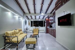 Μια τηλεόραση ή/και κέντρο ψυχαγωγίας στο Premium Duplex Suite Rooftop & Comfort Center