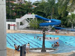 Bazén v ubytování Apartasol santafe live nebo v jeho okolí