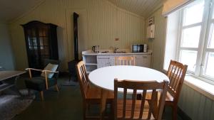 Kuchyň nebo kuchyňský kout v ubytování Fisherman's cabin, Lofoten - 26 Ivarbua