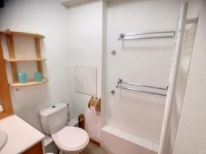a white bathroom with a toilet and a shower at 3 pièces cosy, 6 pers, pied des pistes exposé sud, Les Menuires - FR-1-178-365 in Les Bruyères +12 photos