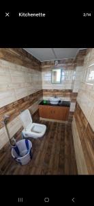 Et badeværelse på Silent AC Meditation Room