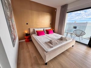 En eller flere senge i et værelse på Villa Puro + 21 billeder