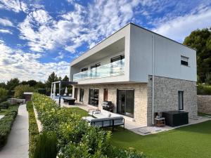 En have udenfor Villa Puro