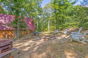 a backyard with a picnic table and a fire pit at Sugar Shack - Cave Run Lake OR Red River Gorge KY in Bangor