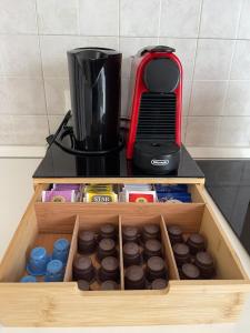 Příslušenství pro přípravu čaje a kávy v ubytování Angolo Relax Milano - Como