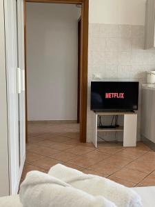 TV a/nebo společenská místnost v ubytování Angolo Relax Milano - Como