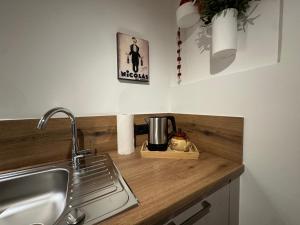 Η κουζίνα ή μικρή κουζίνα στο dengg down town studios