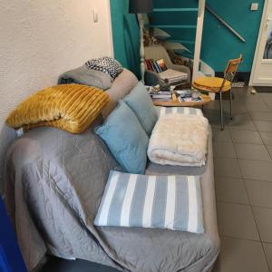 two beds with pillows on them in a room at Maison de Pêcheur La Gorge Bleue in Saint-Valery-sur-Somme +21 photos
