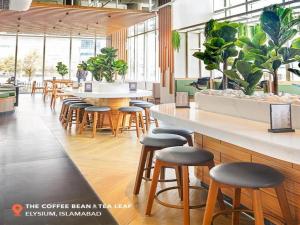 En restaurant eller et andet spisested på Elysium Tower Boutique Premium Apartments Centaurus View Islamabad