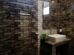 a bathroom with a sink and a mirror at Menuks villa in Habaraduwa