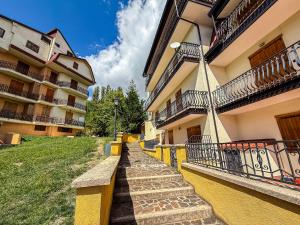 Το κτήριο όπου στεγάζεται  το διαμέρισμα