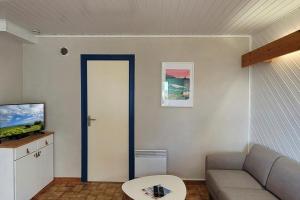 Телевизор и/или развлекательный центр в Tipoz'immo-Brise Marine 2-sea view-spot surf-cosy