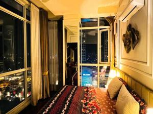 Swimmingpoolen hos eller tæt på Elysium Tower Boutique Premium Apartments Centaurus View Islamabad