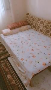 Ένα ή περισσότερα κρεβάτια σε δωμάτιο στο غرفة هادئة للإيجار باليوم