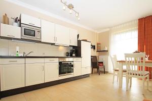 Kuchyň nebo kuchyňský kout v ubytování Urlaubstraeume-am-Meer-Wohnung-1-2-720