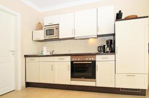 Kuchyň nebo kuchyňský kout v ubytování Urlaubstraeume-am-Meer-Wohnung-1-2-720 + 7 fotografií