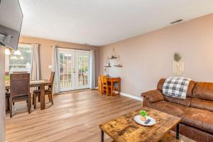 Posezení v ubytování The Terry Sanford Guest House Apt C