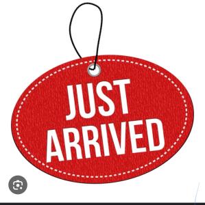 un panneau rouge portant l'inscription « vient d'arriver » dans l'établissement New 4 stars Large prime city center 2 bed 2 bath duplex apartment with free secure parking, à Belfast