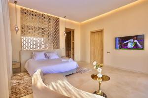 Ένα ή περισσότερα κρεβάτια σε δωμάτιο στο Villa youngLA +28 φωτογραφίες