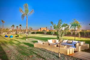 Κήπος έξω από το Villa youngLA