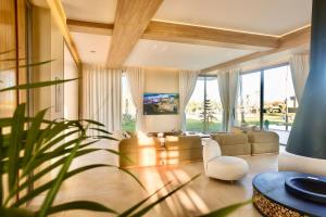 Χώρος καθιστικού στο Villa youngLA