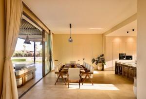 Η κουζίνα ή μικρή κουζίνα στο Villa youngLA