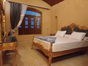 a bedroom with a bed and a table and a window at iteru inn in Tunis +61 photos