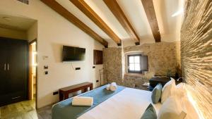 a bedroom with a large bed in a room at Hotel Molí de l'Escala in L'Escala