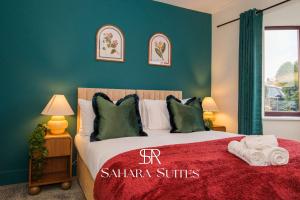 Postel nebo postele na pokoji v ubytování New! Spacious 5BR Wolverhampton Home - Garden & Parking + 39 fotografií