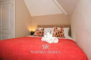 Postel nebo postele na pokoji v ubytování New! Spacious 5BR Wolverhampton Home - Garden & Parking