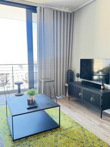 Μια τηλεόραση ή/και κέντρο ψυχαγωγίας στο City Slick Hideaway