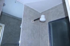 Ένα μπάνιο στο Reggyhomes +6 φωτογραφίες