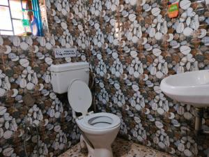 Ένα μπάνιο στο The Maze House Anjuna!