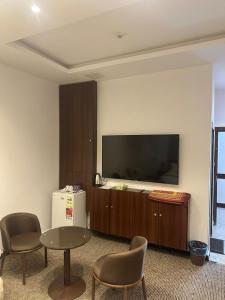 TV a/nebo společenská místnost v ubytování تاج 2