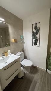 Ванная комната в Relax And Calm in the Sea by Deihu Experiences