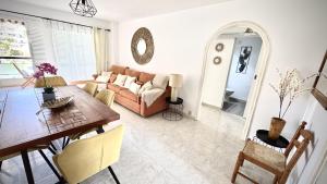 Гостиная зона в Relax And Calm in the Sea by Deihu Experiences