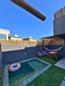 ein Schwimmbad mit in der Unterkunft MHV Milagres - Studio Guadalupe 05, quarto e sala privativo a poucos metros da Praia do Marceneiro in Passo de Camarajibe + 46 Fotos